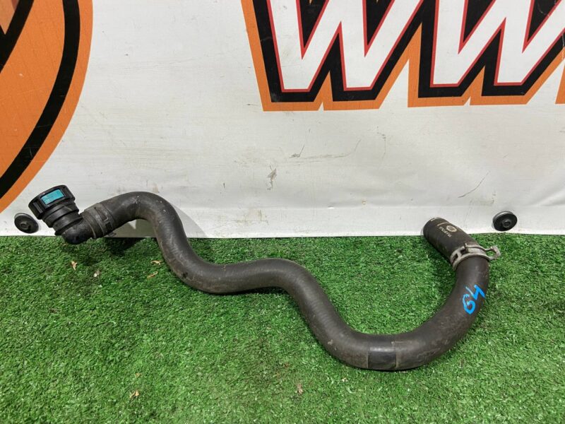 LR062097 Upper thermostat hose to engine Range Rover Sport L494 (2014-2022) Used cost 12 € in stock 9 pcs.