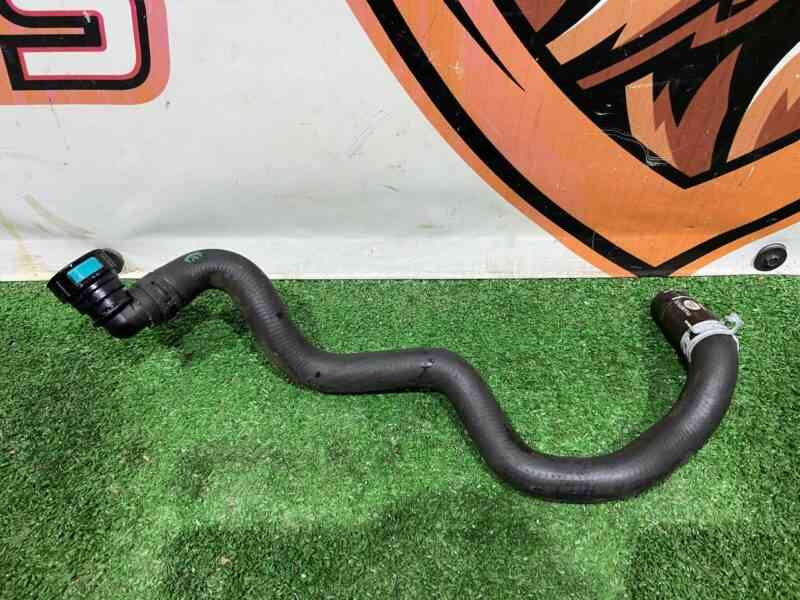 LR062097 Upper thermostat hose to engine Range Rover Sport L494 (2014-2022) Used cost 12 € in stock 9 pcs.