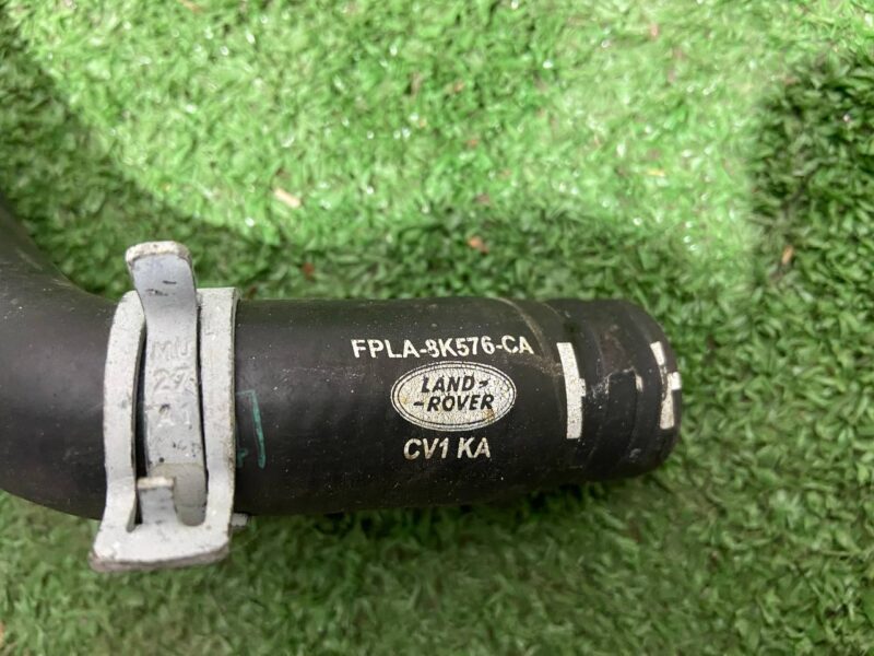 LR062097 Upper thermostat hose to engine Range Rover Sport L494 (2014-2022) Used cost 12 € in stock 9 pcs.
