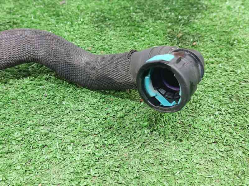 LR062458 Radiator Hose 3.0 Range Rover Sport L494 (2014-2022) Used cost 50 € in stock 5 pcs.
