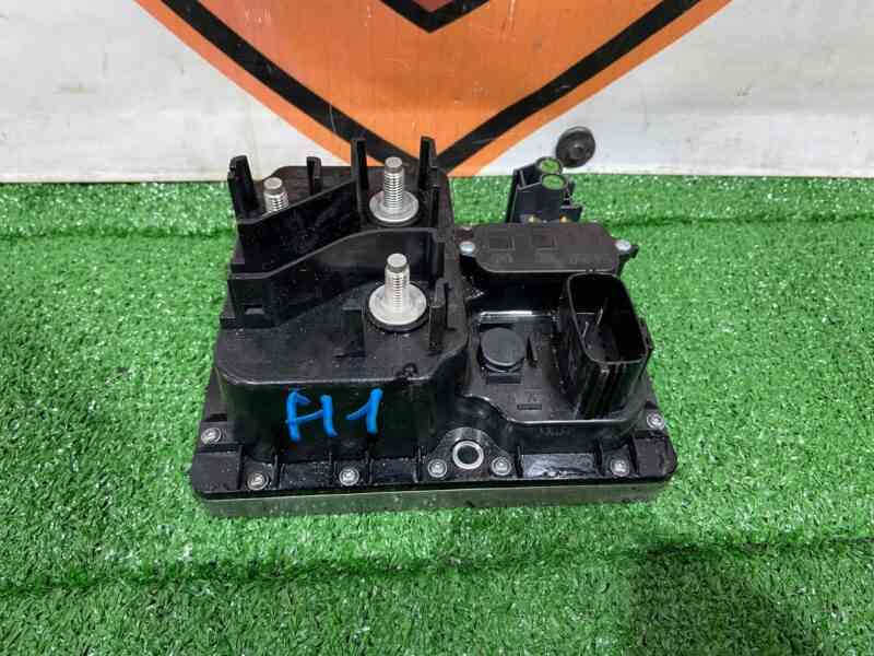 LR067365 Range Rover L405 electrical distribution box (2013-2021) Used cost 250 € in stock 4 pcs.