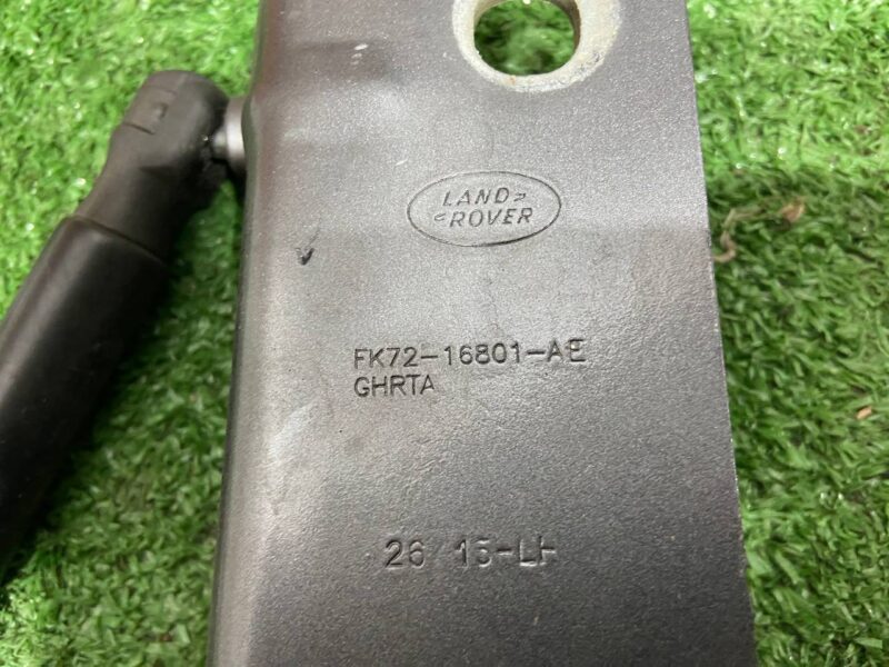 LR070477 Air conditioner pipe Land Rover Discovery Sport L550 (2015-) Used cost 28 € in stock 3 pcs.