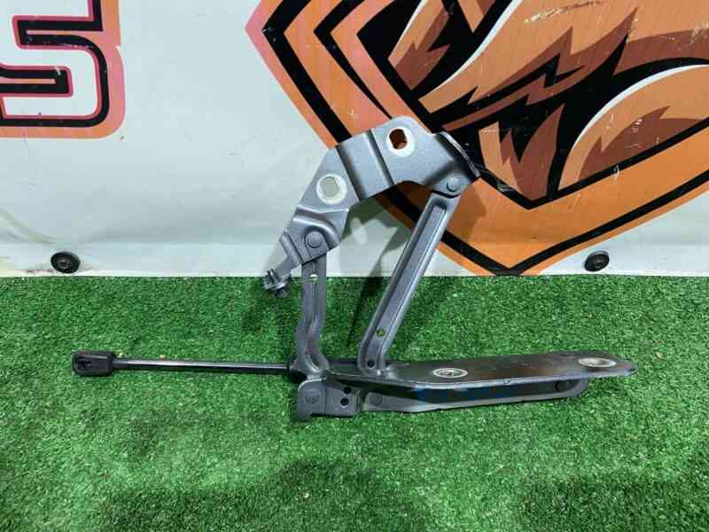 LR070477 Air conditioner pipe Land Rover Discovery Sport L550 (2015-) Used cost 28 € in stock 3 pcs.