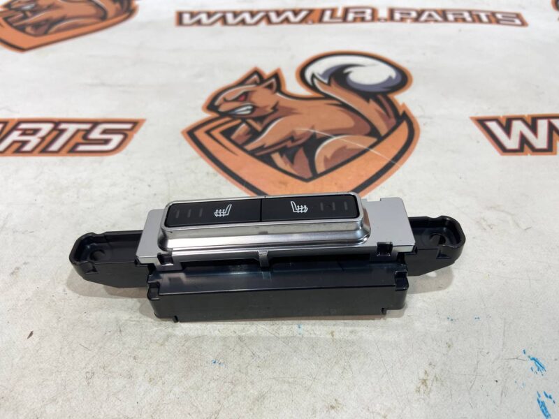 LR071085 Button for turning on the heated rear seats Range Rover Sport L494 (2014-2022) used cost 40 € in stock 1 pcs.