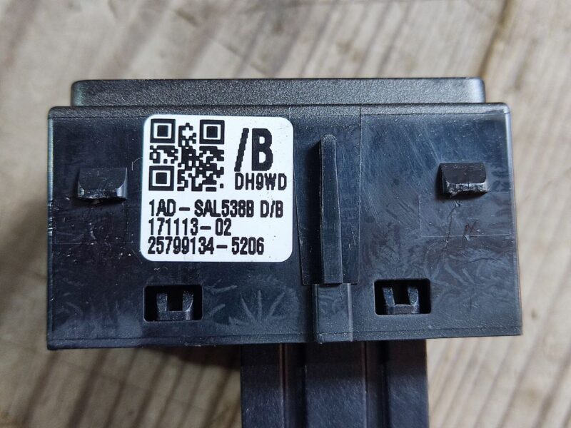 LR079409 Trunk opening button RANGE ROVER EVOQUE L538 2011-2018 Used cost 35 € in stock 2 pcs.