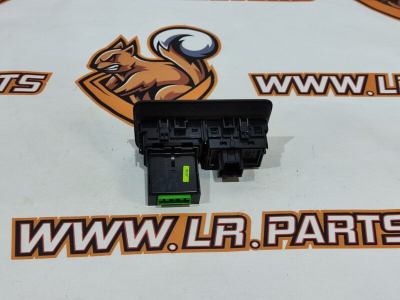 LR079409 Trunk opening button RANGE ROVER EVOQUE L538 2011-2018 Used cost 35 € in stock 2 pcs.