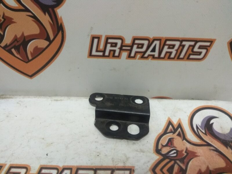 LR086057 Left panel mounting plate Land Rover Discovery 5 L462 (2017-) used cost 12,5 € in stock 1 pcs.