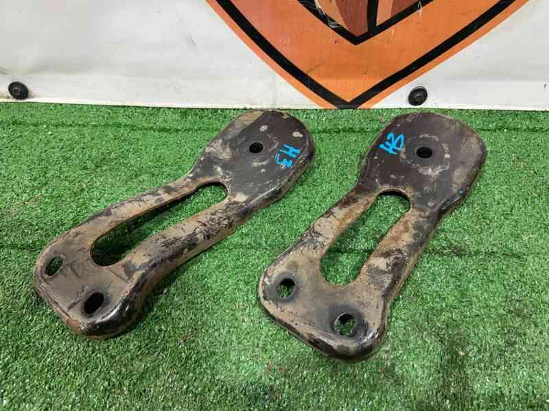 LR090449 Rear beam bracket (rear) RANGE ROVER VELAR (L560) Used cost 15 € in stock 1 pcs.