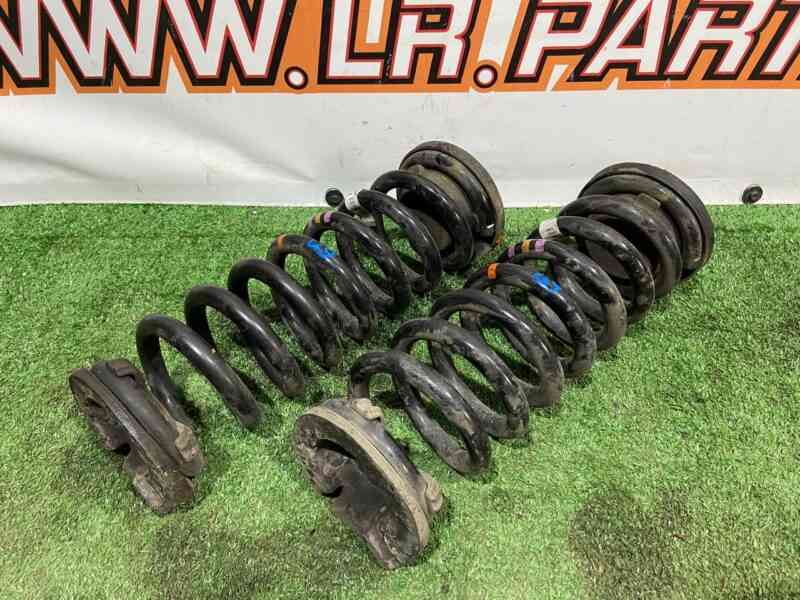 LR090651 Used RANGE ROVER VELAR (L560) rear springs cost 60 € in stock 3 pcs.