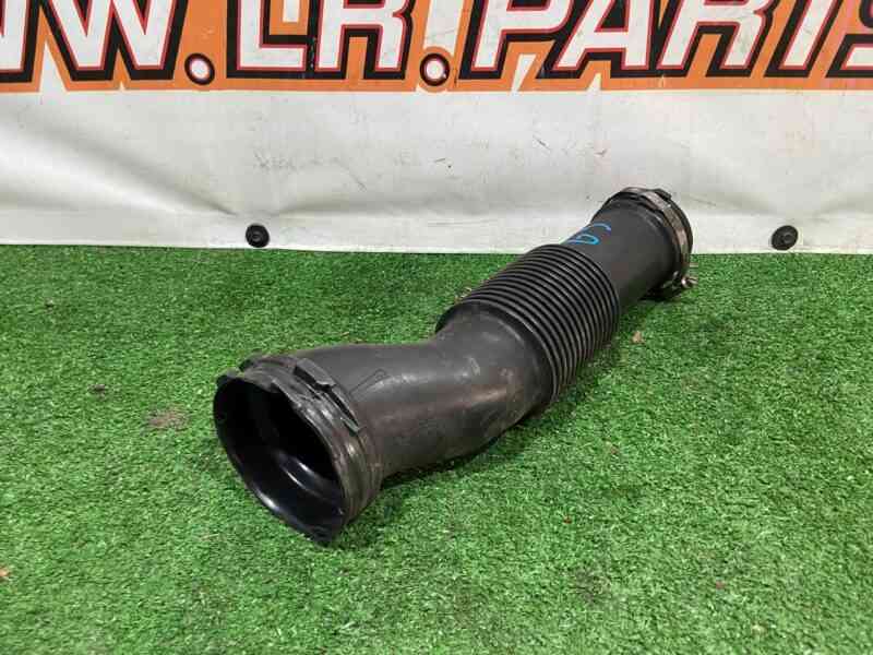 LR092340 Air Filter Hose Range Rover Velar L560 (2018-) Used cost 30 € in stock 6 pcs.