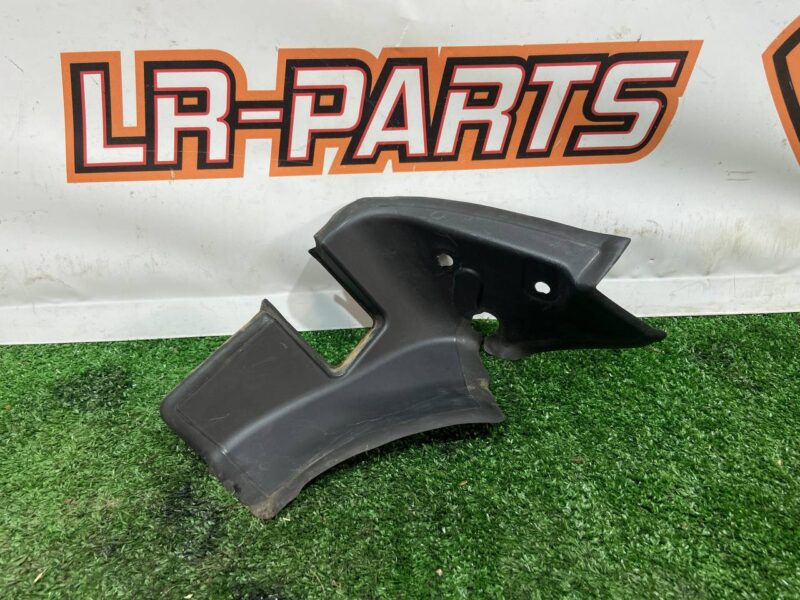 LR092473 Trunk hinge cover right RANGE ROVER VELAR (L560) Used cost 13 € in stock 3 pcs.