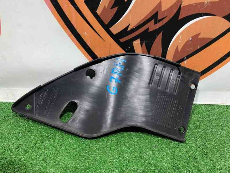 LR100547 Hood insulator right Range Rover Sport L494 (2014-2022) Used cost 18 € in stock 1 pcs.