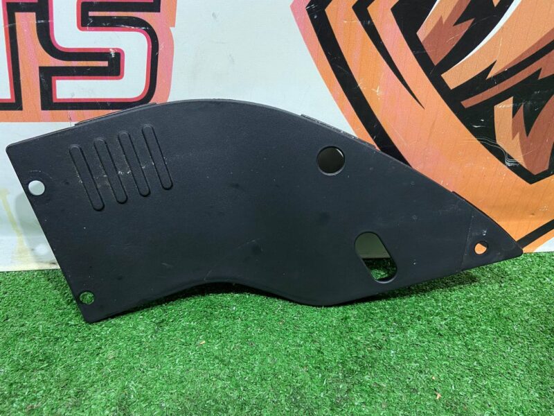 LR100547 Hood insulator right Range Rover Sport L494 (2014-2022) Used cost 18 € in stock 1 pcs.
