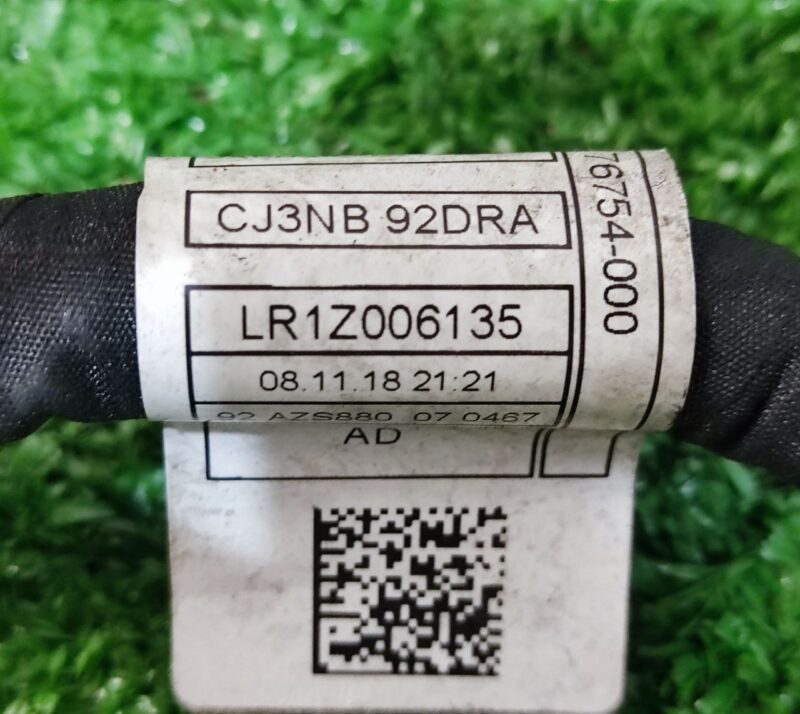 LR110286 Range Rover Velar L560 (2018-) Used spark plug wire cost 30 € in stock 1 pcs.