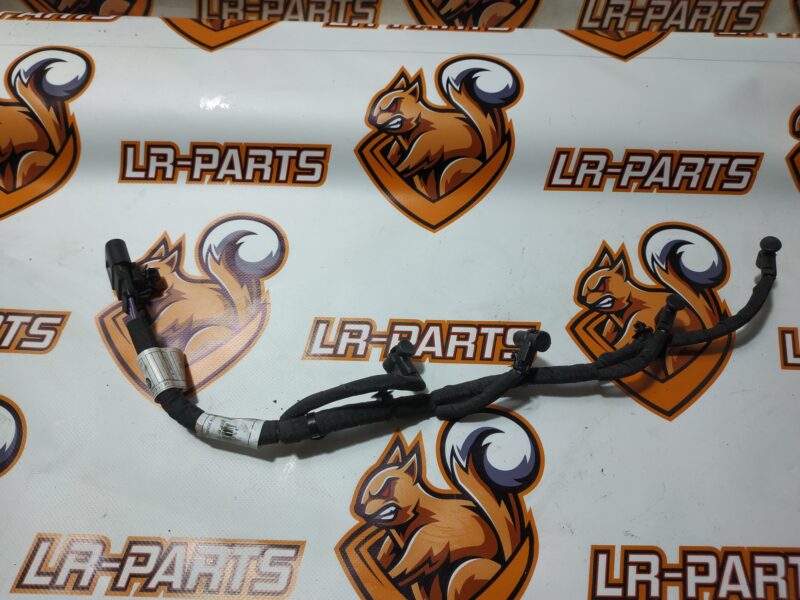 LR110286 Range Rover Velar L560 (2018-) Used spark plug wire cost 30 € in stock 1 pcs.