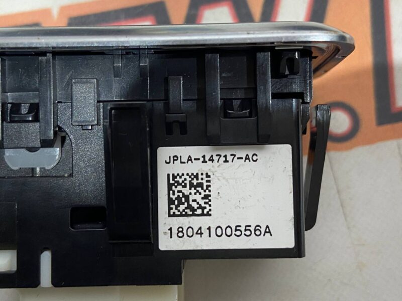 LR113043 Passenger door window lifter button restyling RANGE ROVER SPORT (L494) 2013- Used cost 25 € in stock 16 pcs.