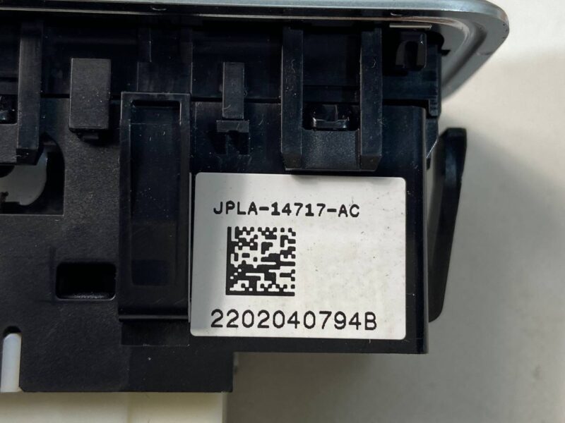 LR113043 Passenger door window lifter button restyling RANGE ROVER SPORT (L494) 2013- Used cost 25 € in stock 16 pcs.