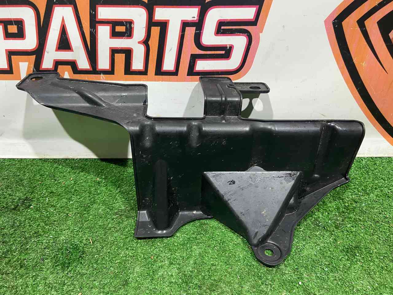 LR118389 Right Side Underbody Protection of Range Rover Sport L494 (2014-2022) Used cost 25 € in stock 1 pcs.