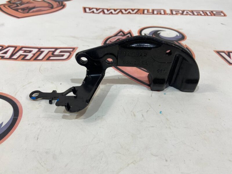 LR126047 Intake manifold bracket, right Range Rover Evoque New L551 (2019-) used cost 20 € in stock 1 pcs.