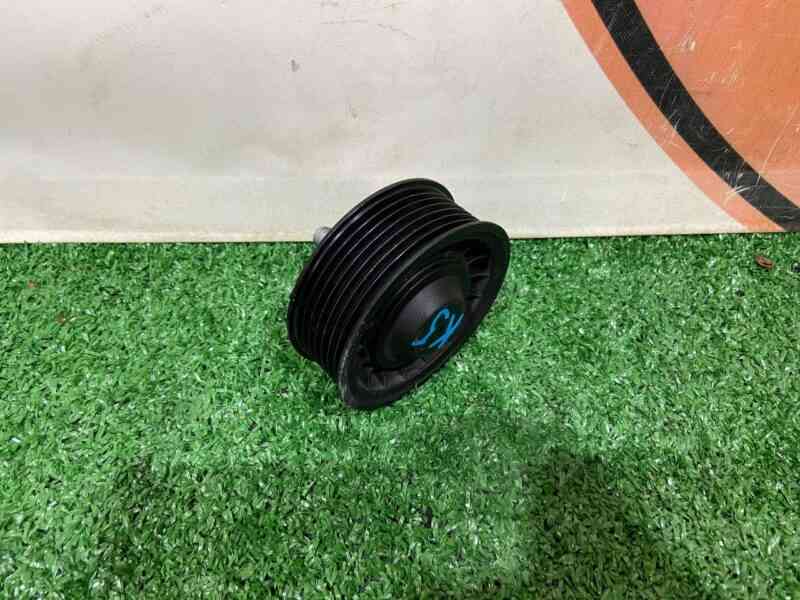 LR135163 Intermediate pulley Range Rover Evoque New L551 (2019-) used cost 30 € in stock 1 pcs.