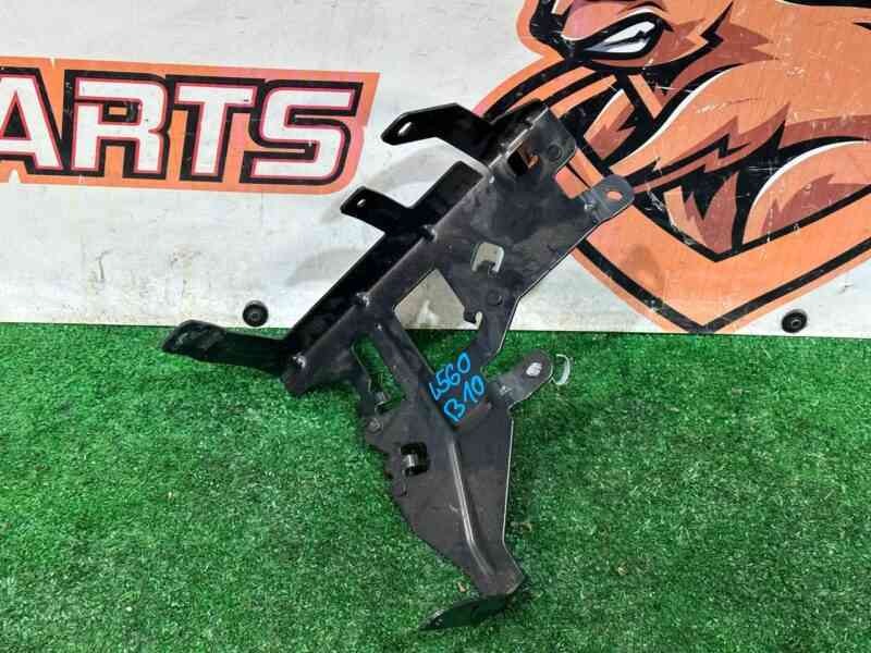 LR146127 Transmission bracket Range Rover Velar L560 (2018-) used cost 20 € in stock 1 pcs.