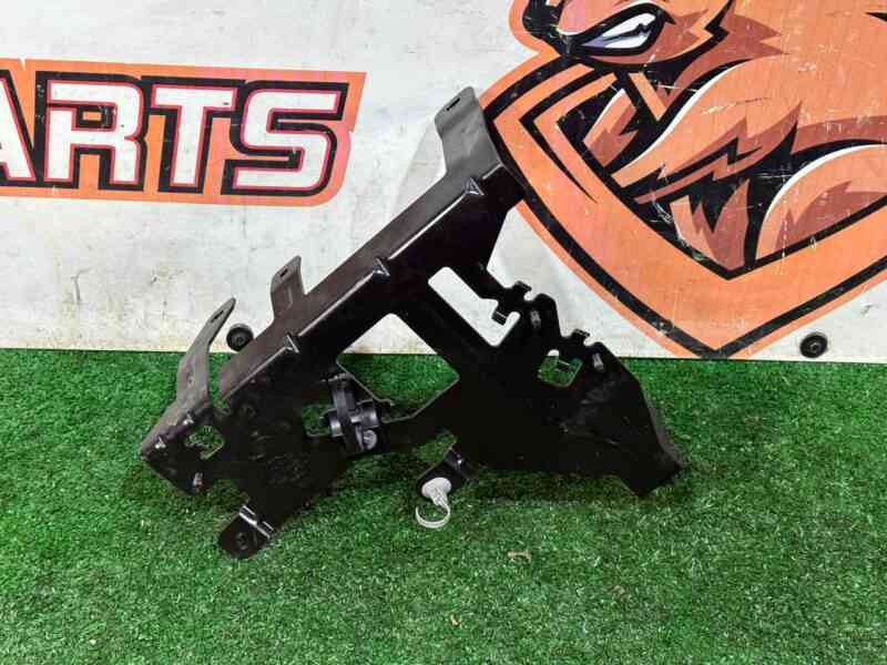 LR146127 Transmission bracket Range Rover Velar L560 (2018-) used cost 20 € in stock 1 pcs.