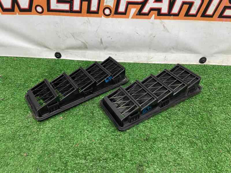 T2H21030 Air duct ventilation grill Jaguar F-Pace X761 (2017-) USED cost 20 € in stock 7 pcs.