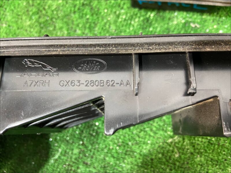 T2H21030 Air duct ventilation grill Jaguar F-Pace X761 (2017-) USED cost 20 € in stock 7 pcs.