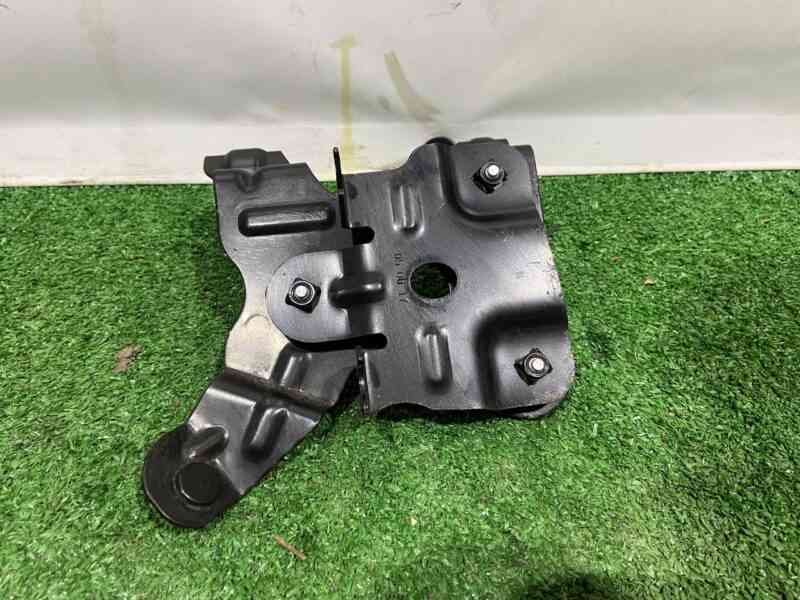 T2H3612 ABS block bracket Jaguar F-Pace X761 (2017-) used cost 10 € in stock 1 pcs.