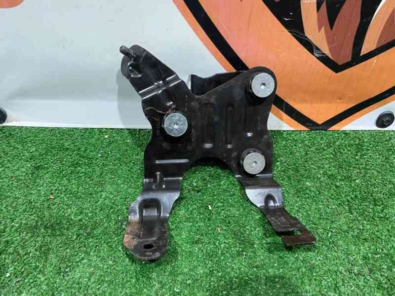 T2H3612 ABS block bracket Jaguar F-Pace X761 (2017-) used cost 10 € in stock 1 pcs.