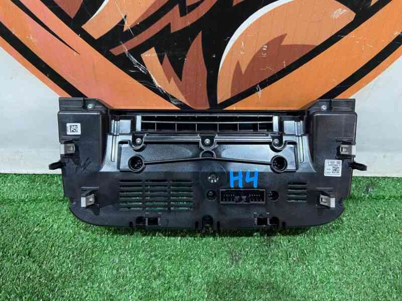 T2H5439 Front climate control module Jaguar XF X260 (2015-) used cost 150 € in stock 1 pcs.