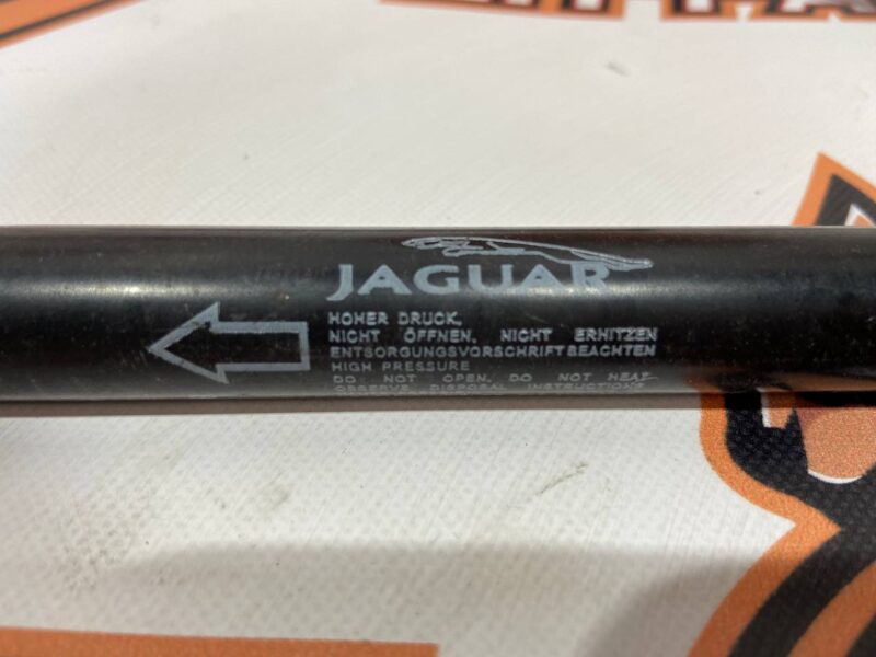T4A1162 Bonnet support Jaguar F-Pace X761 (2017-) Used cost 20 € in stock 6 pcs.