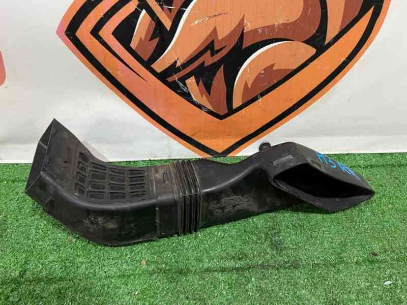 T4A2598 Air duct right Jaguar F-Pace X761 (2017-) used cost 40 € in stock 3 pcs.