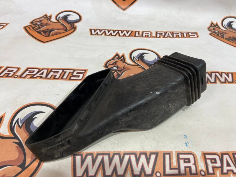 T4A2598 Air duct right Jaguar F-Pace X761 (2017-) used cost 40 € in stock 3 pcs.