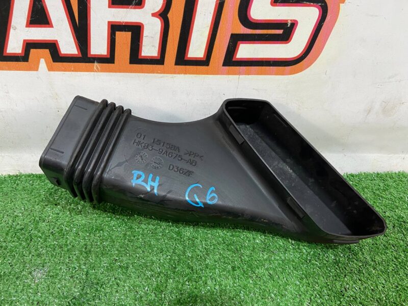 T4A2598 Air duct right Jaguar F-Pace X761 (2017-) used cost 40 € in stock 3 pcs.