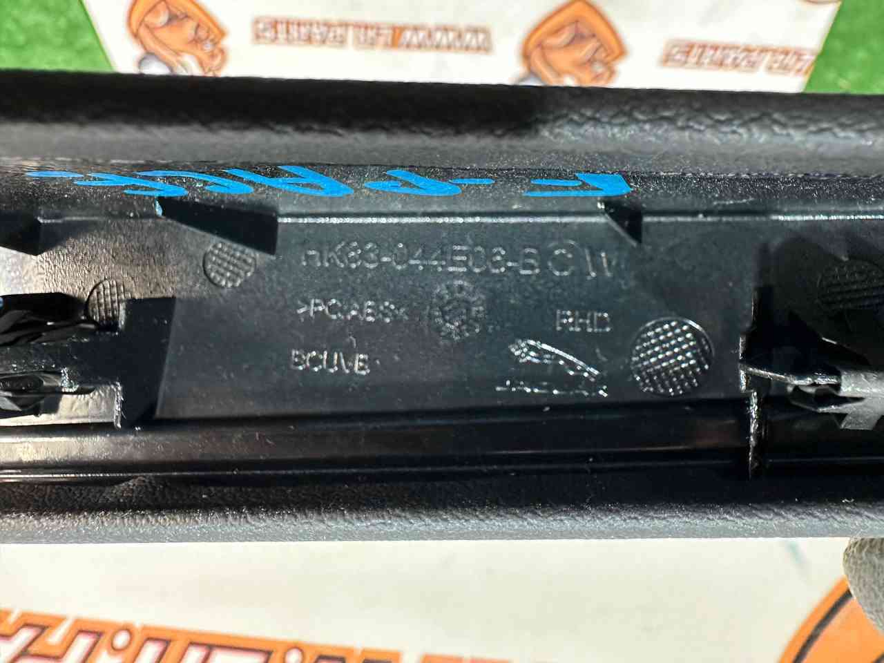 T4A5864QKW Left Console Trim Jaguar F-Pace X761 (2017-) Used cost 100 € in stock 1 pcs.