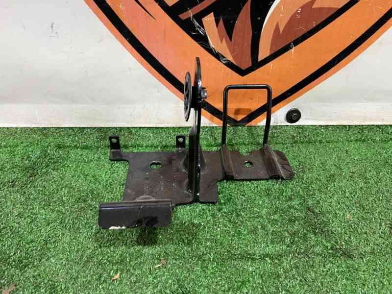 T4K1336 Seat Back Bracket Jaguar I-Pace (2018-) used cost 30 € in stock 1 pcs.