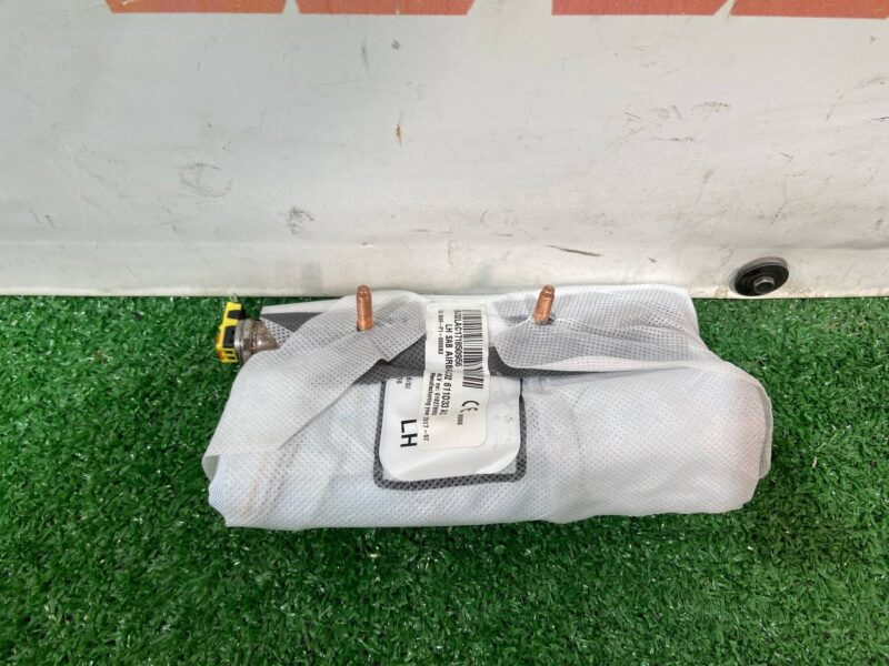 LR026021 Seat airbag left Land Rover Discovery Sport L550 (2015-) Used cost 100 € in stock 8 pcs.