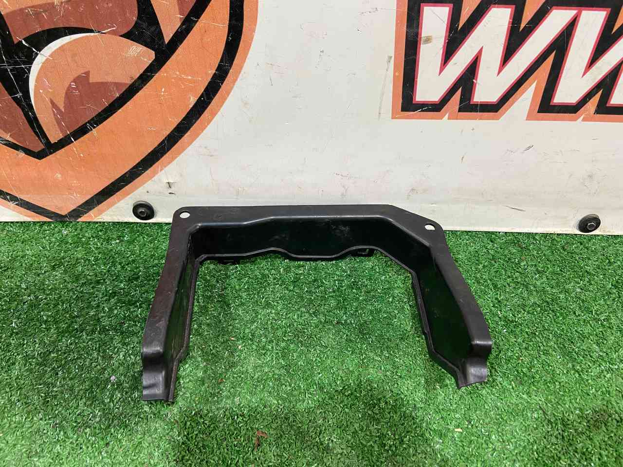 LR027975 Battery shelf bracket Land Rover Discovery Sport L550 (2015-) Used cost 10 € in stock 1 pcs.