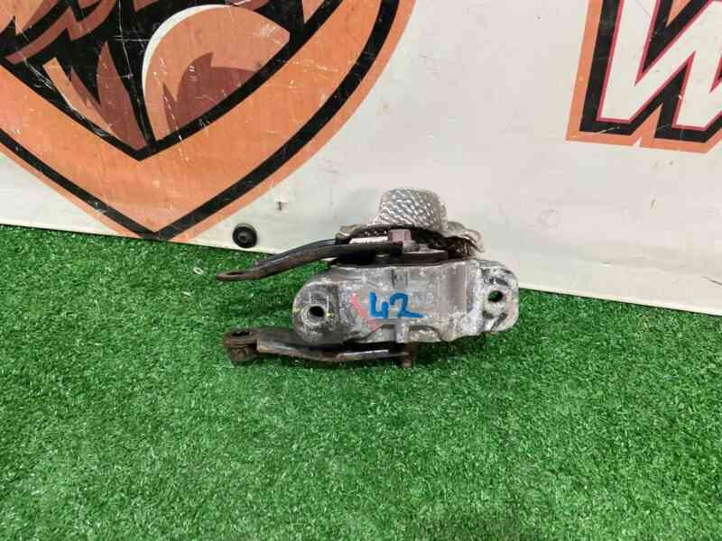 LR039527 Lower motor mount Range Rover Evoque L538 (2012-2018) Used cost 40 € in stock 5 pcs.