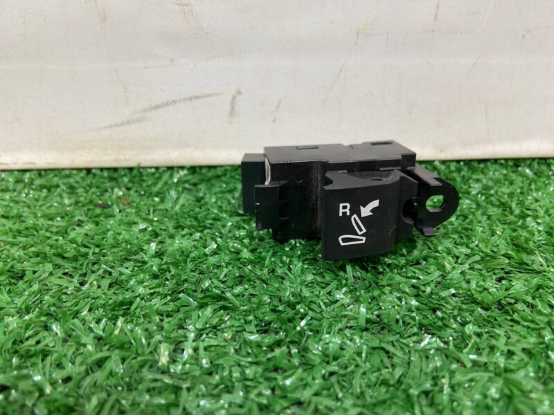 LR059719 Seat control button right Land Rover Discovery Sport L550 (2015-) USED cost 20 € in stock 1 pcs.