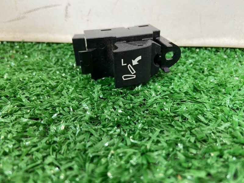 LR059720 Left seat control button Land Rover Discovery Sport L550 (2015-) USED cost 15 € in stock 1 pcs.