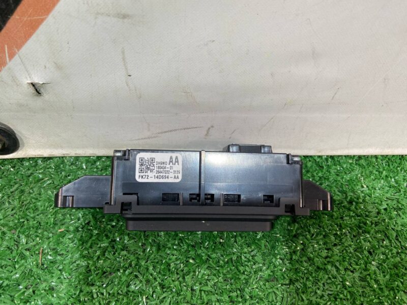 LR059783 Seat heating switch Land Rover Discovery Sport L550 (2015-) Used cost 55 € in stock 1 pcs.