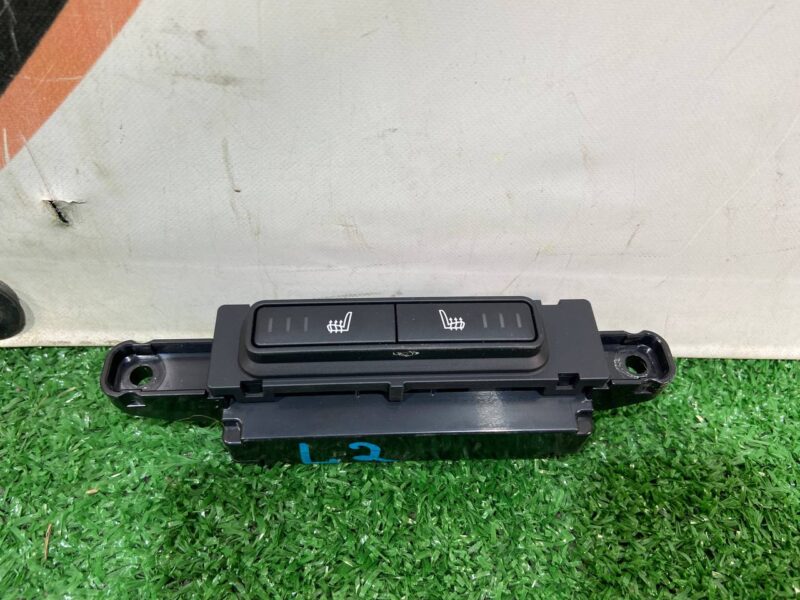 LR059783 Seat heating switch Land Rover Discovery Sport L550 (2015-) Used cost 55 € in stock 1 pcs.
