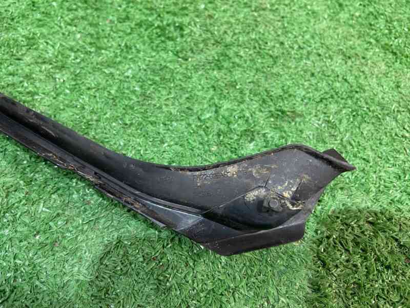 LR061136 Molding front left pillar Land Rover Discovery Sport L550 (2015-) Used cost 35 € in stock 4 pcs.