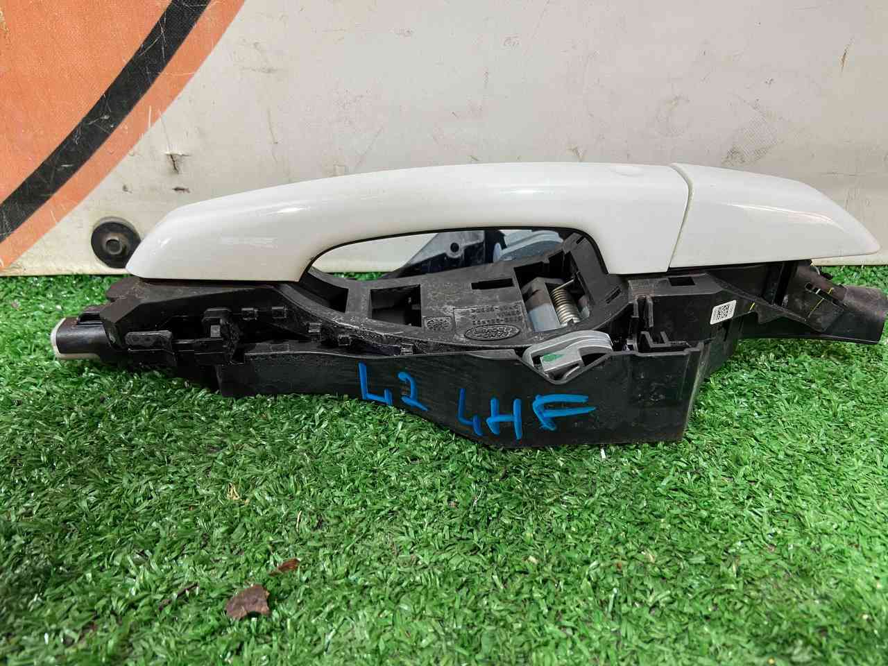 LR061200 Front left outer door handle assembly Land Rover Discovery Sport L550 (2015-) Used cost 30 € in stock 1 pcs.