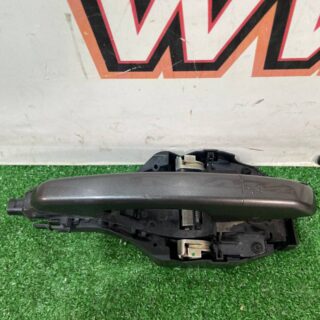 LR061201 Front left outer door handle assembly Land Rover Discovery Sport L550 (2015-) Used cost 32,1 € in stock 1 pcs.