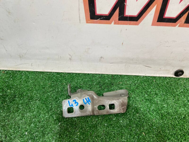 LR061255 Wing mounting bracket left Land Rover Discovery Sport L550 Used - Image 12