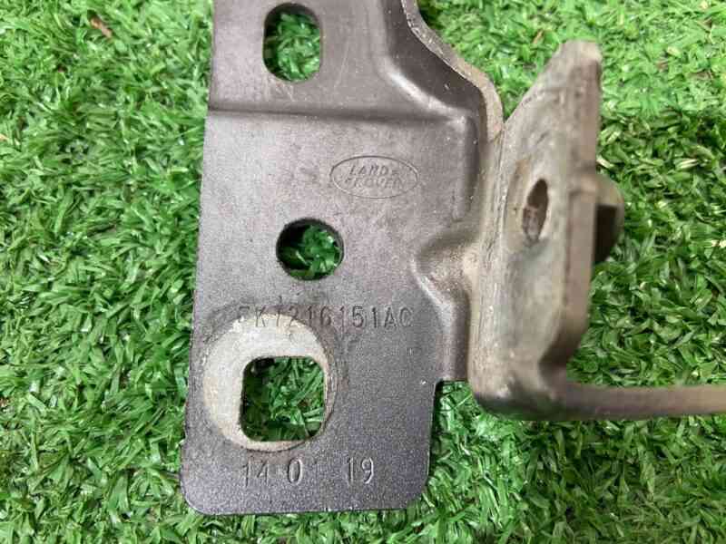 LR061255 Wing mounting bracket left Land Rover Discovery Sport L550 Used - Image 13
