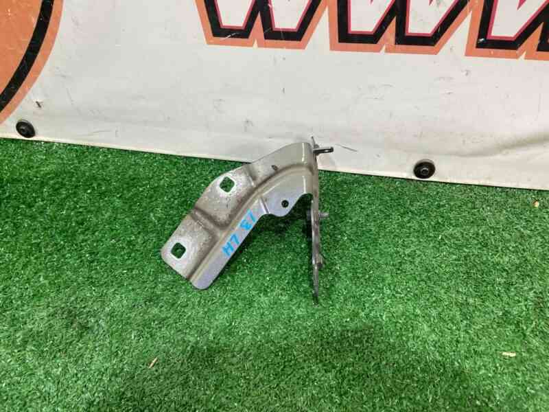 LR061259 Left wing mounting bracket Land Rover Discovery Sport L550 (2015-) Used cost 25 € in stock 4 pcs.